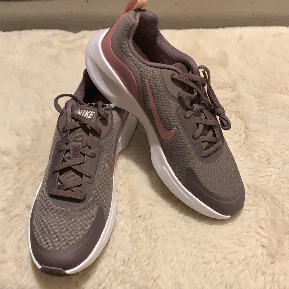 Nike - Picture 2 of 6